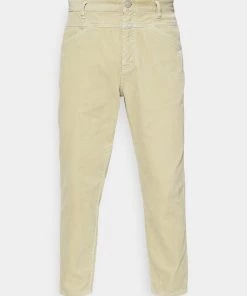 CLOSED Homme TAPERED Pantalon Classique Foreshore 10 CLOSED Homme TAPERED Pantalon Classique Foreshore -Promos CLOSED Magasin b9b97c0f63f6481ba2d4af875df37931