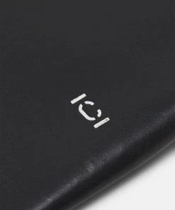 CLOSED UNISEX Portefeuille Black -Promos CLOSED Magasin ba16c4e4b206479ab4a5deaf45a03d83