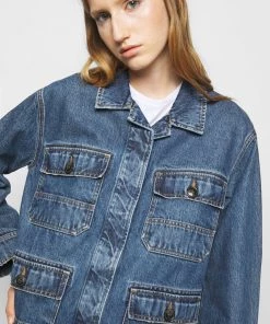 CLOSED DEAR Veste En Jean Mid Blue Wash Femme -Promos CLOSED Magasin bf9ae906a6f74ba69734422cbc61977e