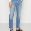 CLOSED UNITY Jean Slim Light Blue Homme 1 CLOSED UNITY Jean Slim Light Blue Homme -Promos CLOSED Magasin c021af4bbc0548b9a4fff402b4432a4d