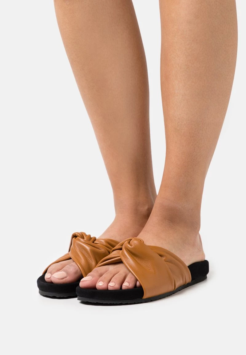 CLOSED Femme KYOMI Mules Gold Earth 3 CLOSED Femme KYOMI Mules Gold Earth