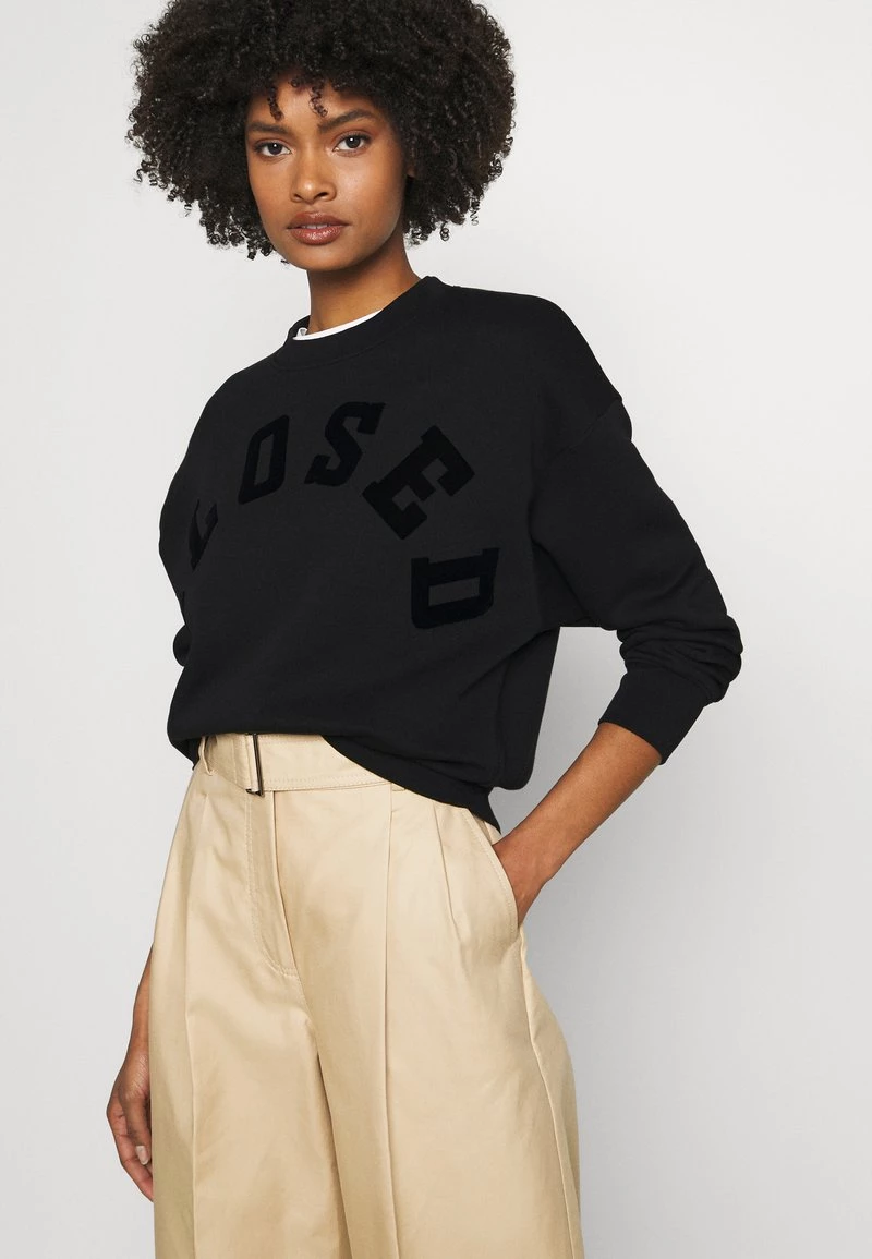 CLOSED Femme CREW NECK WITH TONAL LOGO Sweatshirt Black 6 CLOSED Femme CREW NECK WITH TONAL LOGO Sweatshirt Black – Image 4