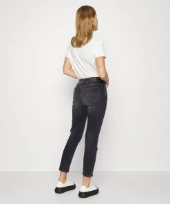 CLOSED Femme PEDAL PUSHER Jean Droit Dark Grey 11 CLOSED Femme PEDAL PUSHER Jean Droit Dark Grey -Promos CLOSED Magasin c5f8293557d34187af53bb9c0949f67d