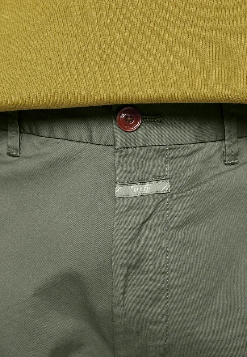 CLOSED CLASSIC Short Dried Basil Homme 8 CLOSED CLASSIC Short Dried Basil Homme – Image 6