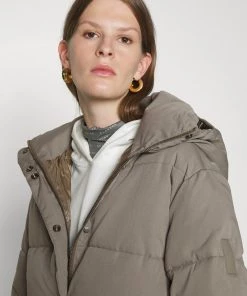 CLOSED Femme VALEA Veste D'hiver Muddy Beige 13 CLOSED Femme VALEA Veste D'hiver Muddy Beige -Promos CLOSED Magasin c75dd7d8283945a281b25144e00dcd9a