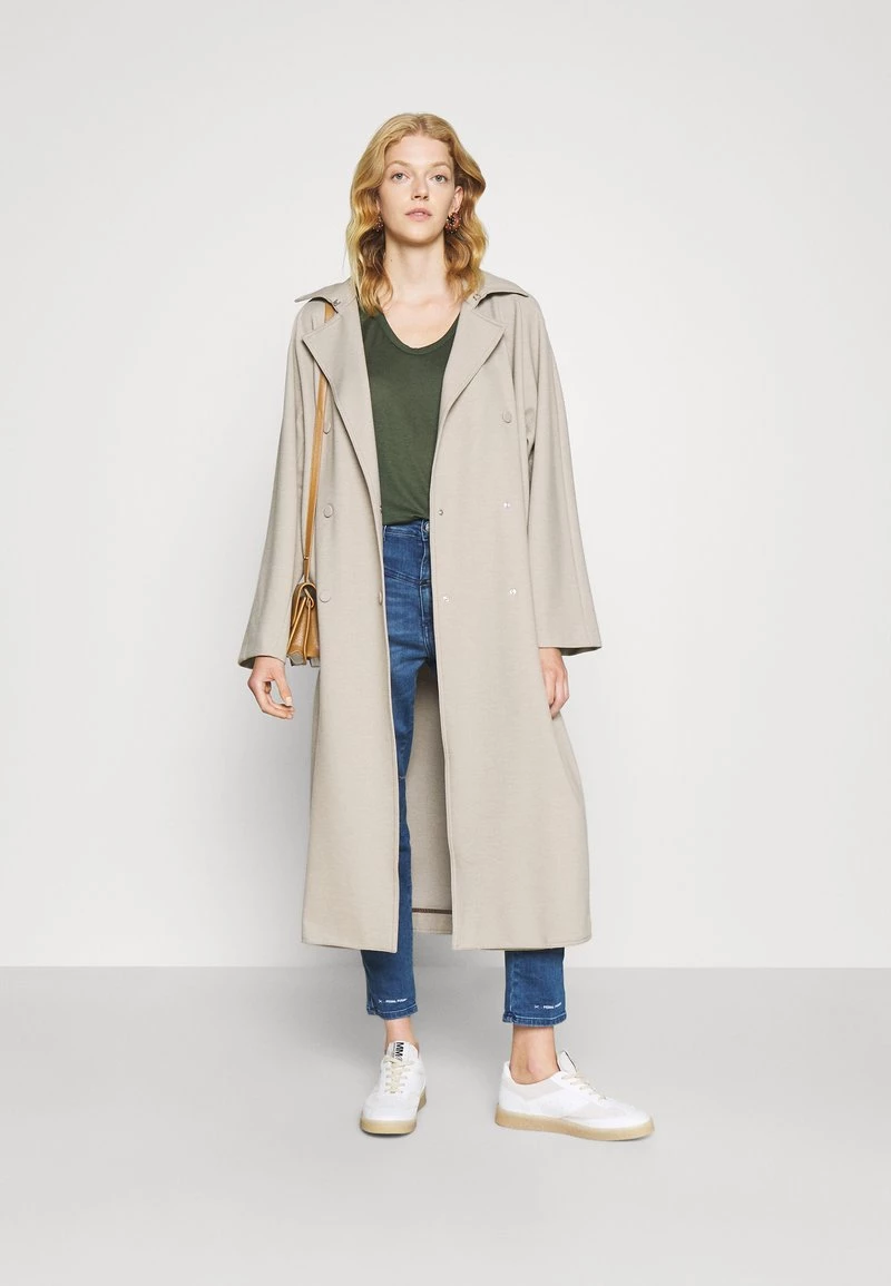 CLOSED Femme SOFT V NECK T Shirt Basique Thyme 4 CLOSED Femme SOFT V NECK T Shirt Basique Thyme – Image 2