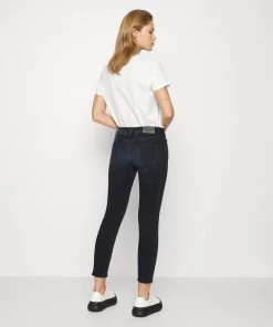 CLOSED Femme BAKER Jean Slim Blue/black 11 CLOSED Femme BAKER Jean Slim Blue/black -Promos CLOSED Magasin caa806d8227a4d428352f2d392f9c196