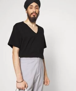 CLOSED VNECK T Shirt Basique Black Homme 11 CLOSED VNECK T Shirt Basique Black Homme -Promos CLOSED Magasin ce9292d0b7e148878b77d49141e84a8a