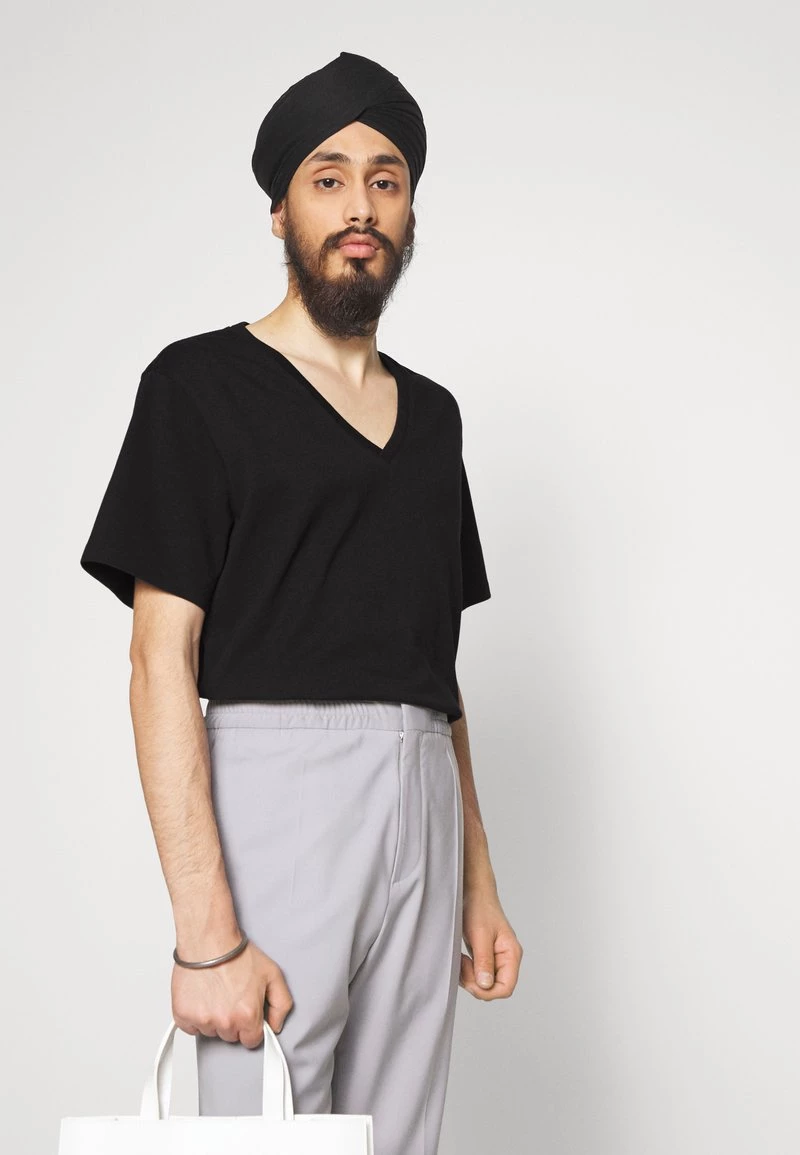 CLOSED VNECK T Shirt Basique Black Homme 6 CLOSED VNECK T Shirt Basique Black Homme – Image 4