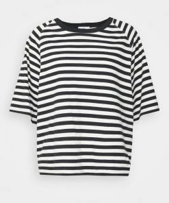 CLOSED STRIPED RAGLAN T Shirt Imprimé Black Femme 12 CLOSED STRIPED RAGLAN T Shirt Imprimé Black Femme -Promos CLOSED Magasin d04c5428ff294e429438e0c2257f4d48