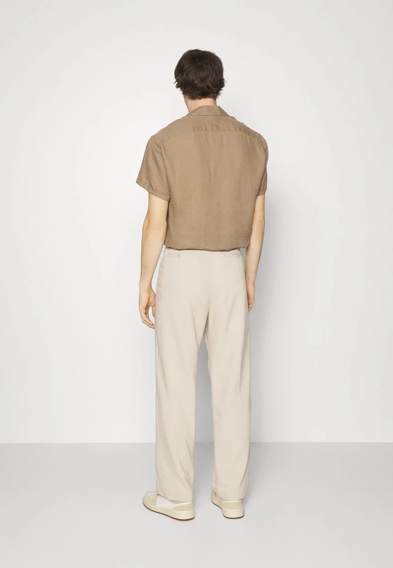 CLOSED LIVINGTON WIDE Pantalon Classique Grain Beige Homme 5 CLOSED LIVINGTON WIDE Pantalon Classique Grain Beige Homme – Image 3