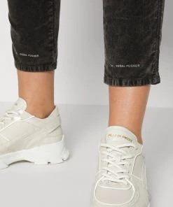 CLOSED PEDAL PUSHER Pantalon Classique Washed Black Femme 15 CLOSED PEDAL PUSHER Pantalon Classique Washed Black Femme -Promos CLOSED Magasin d2a6c8823a234903aad6dfe8192920f5