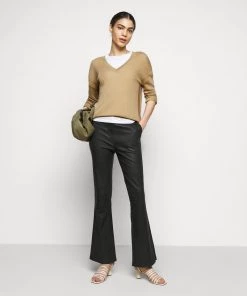 CLOSED Pullover Raffia Femme 11 CLOSED Pullover Raffia Femme -Promos CLOSED Magasin d368de195d394423b0b1d94fb27e58c6