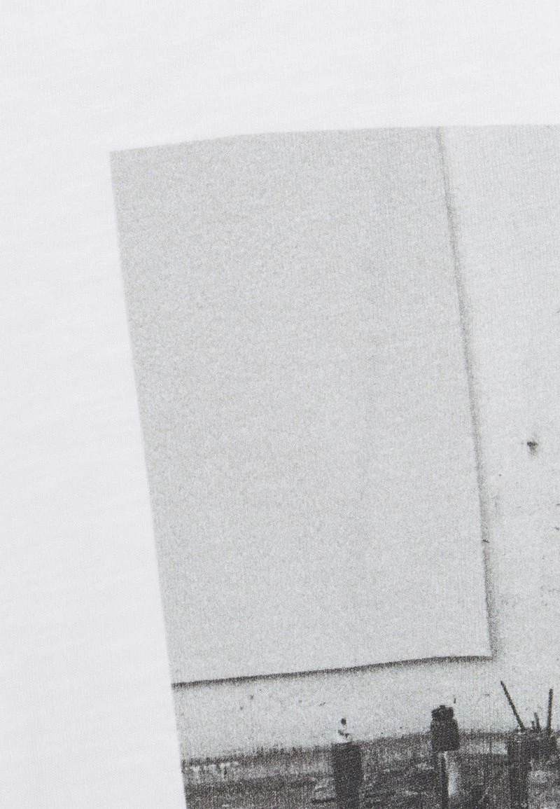 CLOSED T Shirt Imprimé White/beige Homme 5 CLOSED T Shirt Imprimé White/beige Homme – Image 3