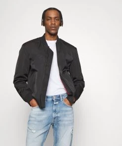 CLOSED COOPER Jeans Fuselé Light Blue Homme 12 CLOSED COOPER Jeans Fuselé Light Blue Homme -Promos CLOSED Magasin d5ae3803feee45e0b876d66295a19393