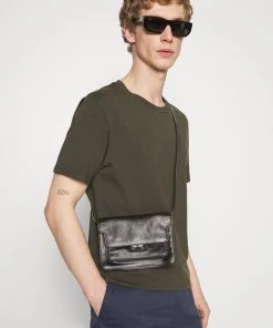 CLOSED Homme CLASSIC Short Black Navy 11 CLOSED Homme CLASSIC Short Black Navy -Promos CLOSED Magasin d68b2373916843c7b2500e6f1594b50a