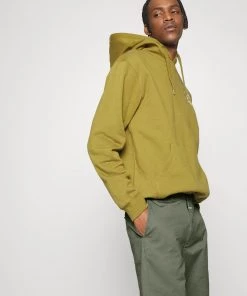 CLOSED CLASSIC Short Dried Basil Homme 11 CLOSED CLASSIC Short Dried Basil Homme -Promos CLOSED Magasin d6f70e793d464708b8297cede0881257