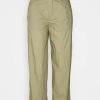CLOSED LUDWIG Pantalon Classique Green Bark Femme 2 CLOSED LUDWIG Pantalon Classique Green Bark Femme -Promos CLOSED Magasin d839c80bce324d47951c175d1f35e0de