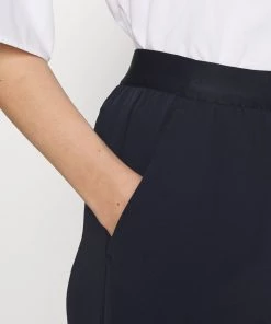 CLOSED EVELYN Pantalon Classique Dark Night Femme 15 CLOSED EVELYN Pantalon Classique Dark Night Femme -Promos CLOSED Magasin d8ed8f4ec9cf4578bd84b8fc666409aa