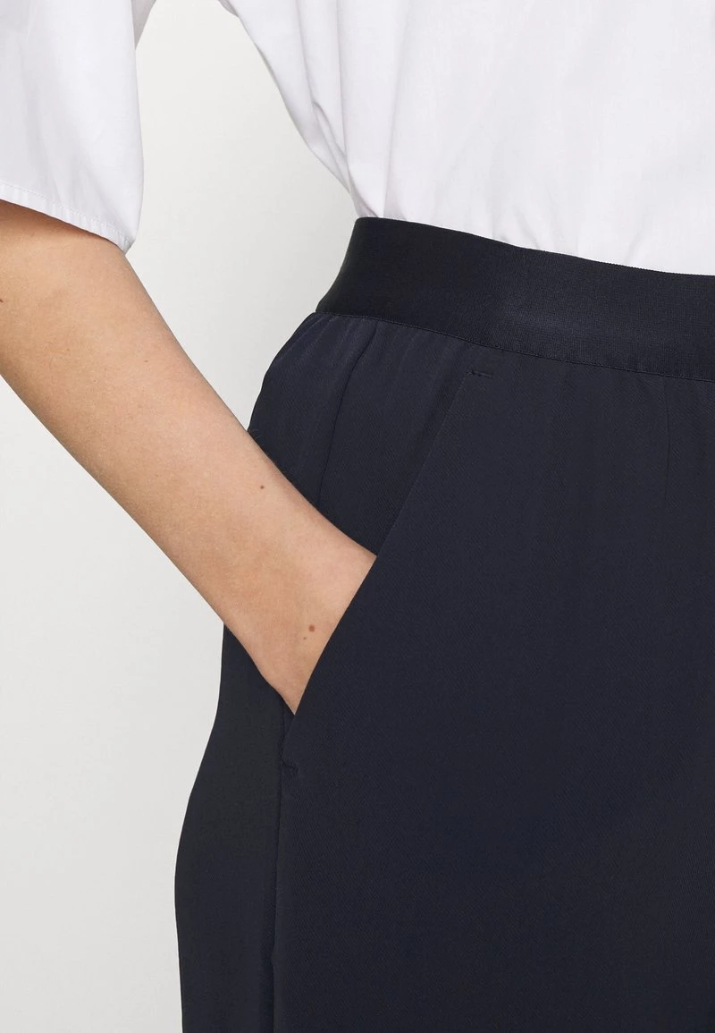 CLOSED EVELYN Pantalon Classique Dark Night Femme 8 CLOSED EVELYN Pantalon Classique Dark Night Femme – Image 6