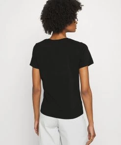 CLOSED Femme CREW NECK WITH LOGO ON CHEST T Shirt Imprimé Black 13 CLOSED Femme CREW NECK WITH LOGO ON CHEST T Shirt Imprimé Black -Promos CLOSED Magasin d94b32bd377a4e80aa320fc07dca1073