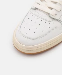 CLOSED Femme Baskets Montantes White 15 CLOSED Femme Baskets Montantes White -Promos CLOSED Magasin d9ac907c1ca74f5c935a45a6944826ba