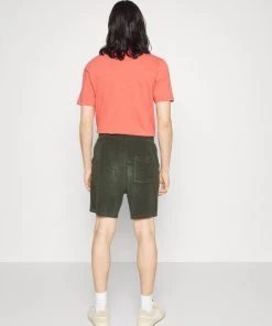 CLOSED Homme Short Dried Basil 10 CLOSED Homme Short Dried Basil -Promos CLOSED Magasin ddc2fd3873e9432590a203a2c3377c31