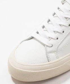 CLOSED Baskets Basses White Homme 13 CLOSED Baskets Basses White Homme -Promos CLOSED Magasin df262bca549541f99225fbd6dfe28ebd