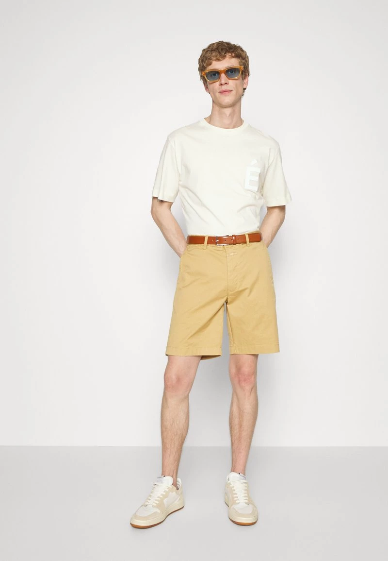 CLOSED Homme CLASSIC Short Honey Mustard 4 CLOSED Homme CLASSIC Short Honey Mustard – Image 2