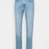 CLOSED COOPER Jeans Fuselé Light Blue Homme 2 CLOSED COOPER Jeans Fuselé Light Blue Homme -Promos CLOSED Magasin e2815e4fb5b54568b1ecea40006067e7