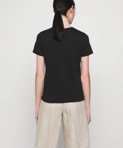 CLOSED T Shirt Basique Black Femme 12 CLOSED T Shirt Basique Black Femme -Promos CLOSED Magasin e34a70318b1641e9aee781255570736d