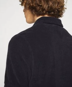 CLOSED Homme SHORT SLEEVE Polo Indigo Ash 10 CLOSED Homme SHORT SLEEVE Polo Indigo Ash -Promos CLOSED Magasin e4c8e0a6c5824ea8a7cc669b351c59e7