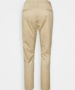 CLOSED JACK Chino Dried Teak Femme 6 CLOSED JACK Chino Dried Teak Femme -Promos CLOSED Magasin e5a1a96686464d9d8c5186475a5824af