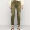 CLOSED Femme BAKER Jean Slim Green Umber 1 CLOSED Femme BAKER Jean Slim Green Umber -Promos CLOSED Magasin e71d7871936e4c63b69ab91353cf5eeb
