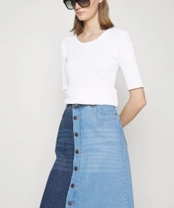 CLOSED Femme T Shirt Basique White 13 CLOSED Femme T Shirt Basique White -Promos CLOSED Magasin e7656e0a635c4779acabdef59af69939