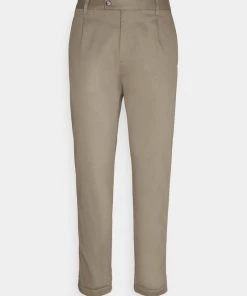 CLOSED PORTO TAPERED Chino Deep Dune Homme