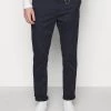 CLOSED Homme ATELIER Chino Deep Indigo 1 CLOSED Homme ATELIER Chino Deep Indigo -Promos CLOSED Magasin e8cbb0e121784f44b076c5a6bf28768e