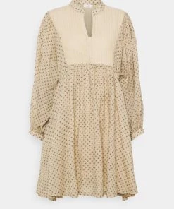 CLOSED LIARA Robe De Jour Almond Cream Femme