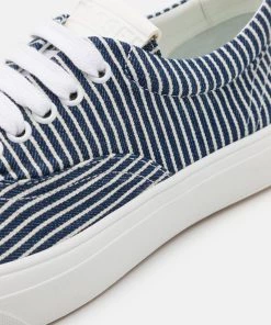 CLOSED CHILLI Baskets Basses Mid Blue Femme 15 CLOSED CHILLI Baskets Basses Mid Blue Femme -Promos CLOSED Magasin ee0dd1c5aeb0406c97dde53a39884235