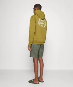 CLOSED CLASSIC Short Dried Basil Homme 10 CLOSED CLASSIC Short Dried Basil Homme -Promos CLOSED Magasin ee327551c0944b799dd7876e57afe2c3