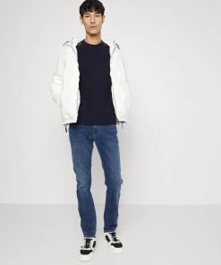 CLOSED UNITY SLIM Jean Slim Dark Blue Homme 8 CLOSED UNITY SLIM Jean Slim Dark Blue Homme -Promos CLOSED Magasin ef58b7276698492cb6e7a872488b8474