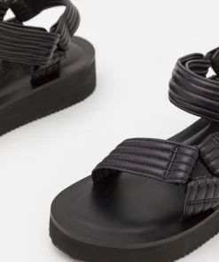 CLOSED Femme YLVA Sandales à Plateforme Black 15 CLOSED Femme YLVA Sandales à Plateforme Black -Promos CLOSED Magasin f0f51eb6196b42e1bc79c20f6ee87011