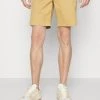 CLOSED Homme CLASSIC Short Honey Mustard 1 CLOSED Homme CLASSIC Short Honey Mustard -Promos CLOSED Magasin f1c7fc1eb35d4f3f955f32d985c9cefb