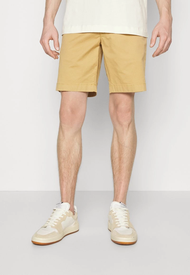 CLOSED Homme CLASSIC Short Honey Mustard 3 CLOSED Homme CLASSIC Short Honey Mustard
