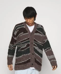 CLOSED CARDIGAN Gilet Sacramento Green Homme 12 CLOSED CARDIGAN Gilet Sacramento Green Homme -Promos CLOSED Magasin f1d6aa1c8414478dadc0b6e73fdf3f23