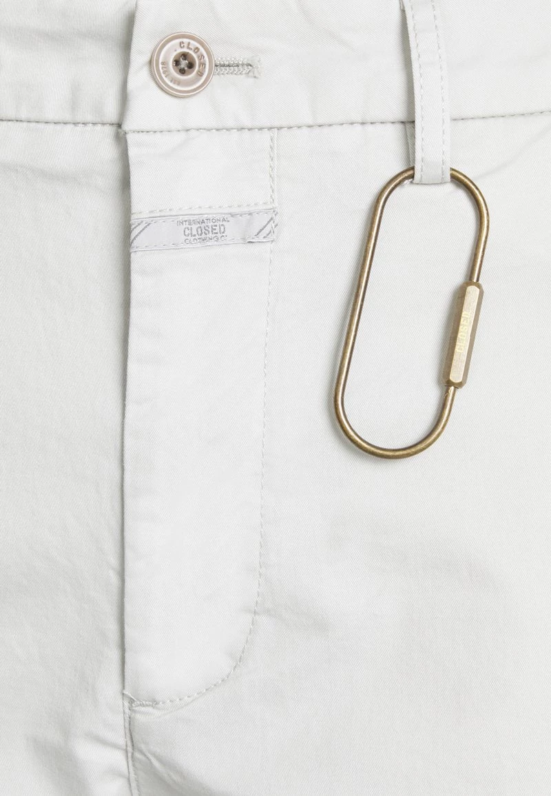CLOSED Homme ATELIER Chino Platinum White 5 CLOSED Homme ATELIER Chino Platinum White – Image 3
