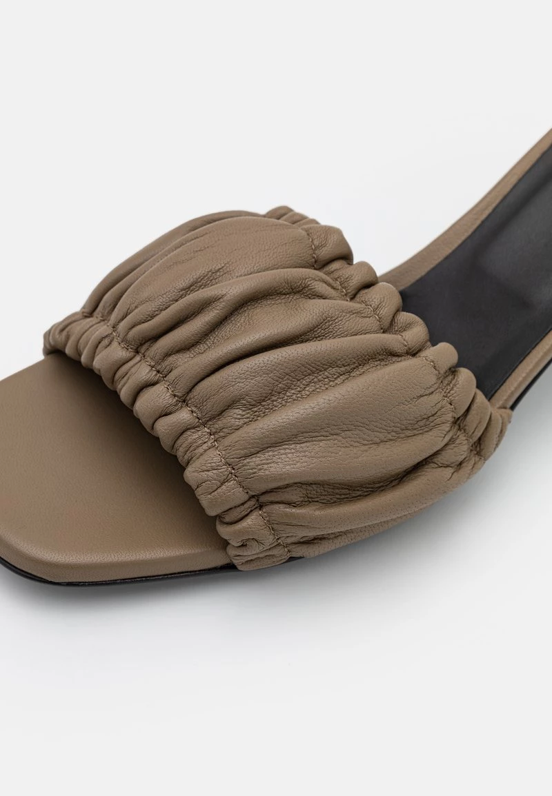 CLOSED MULE Mules à Talons Burlywood Femme 9 CLOSED MULE Mules à Talons Burlywood Femme – Image 7