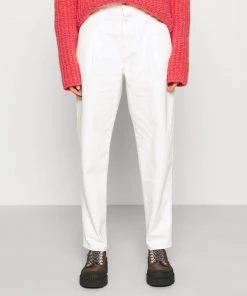 CLOSED Femme PEARL Jean Boyfriend Creme