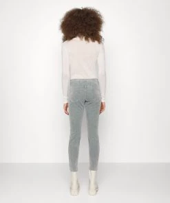 CLOSED BAKER Jean Slim Pale Teal Femme 9 CLOSED BAKER Jean Slim Pale Teal Femme -Promos CLOSED Magasin fb32ca342e6c4cdca979bda0bf8b48d3