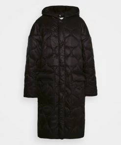 CLOSED Femme QUILTED COAT WITH HOOD Veste D'hiver Black 16 CLOSED Femme QUILTED COAT WITH HOOD Veste D'hiver Black -Promos CLOSED Magasin fd51cbedfaa8483ea56c7e54f3762512